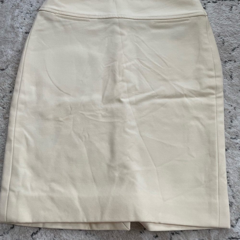 100% wool Burberry cream colored skirt size 6